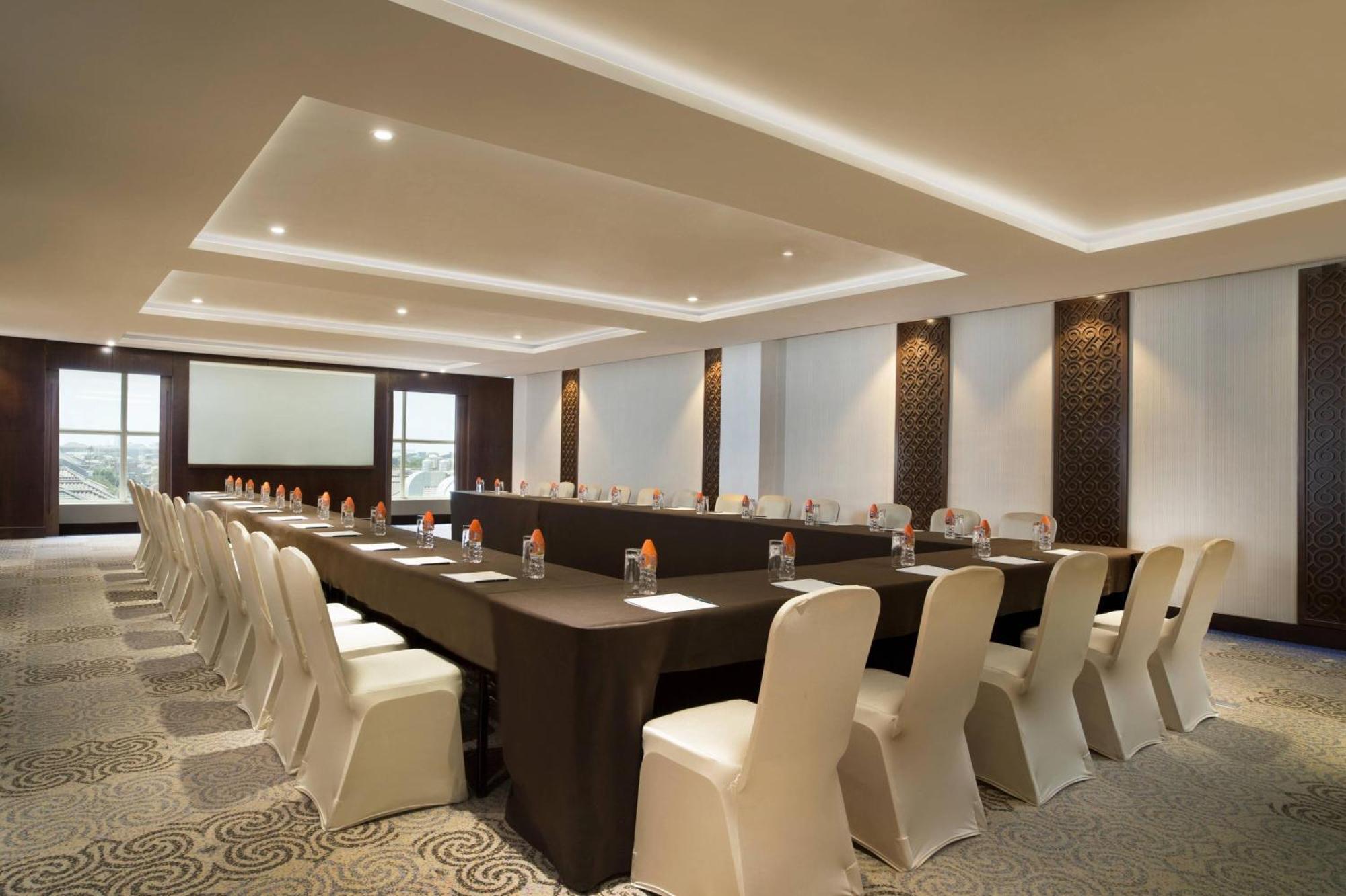 โฟร์ พอยทส์ บาย เชอราตัน มาคัสซาร์ Hotel มากาซาร์ ภายนอก รูปภาพ