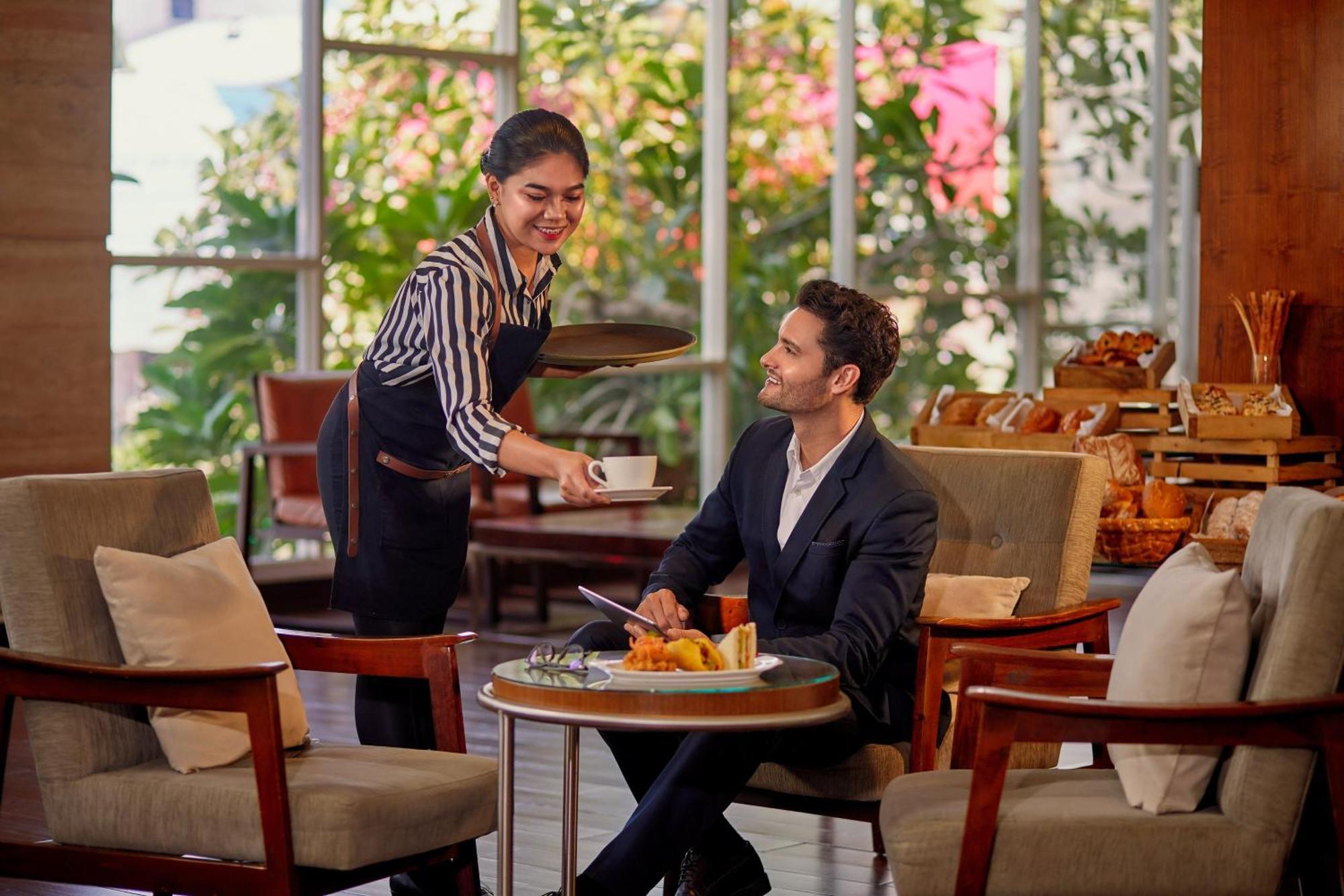โฟร์ พอยทส์ บาย เชอราตัน มาคัสซาร์ Hotel มากาซาร์ ภายนอก รูปภาพ
